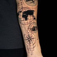 Lattuada-Tattoo_Moon_Astronault_Geometry_Forearm_Line